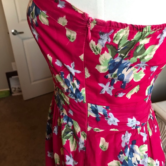 Beautiful Lined Floral Dress - Picture 5 of 7